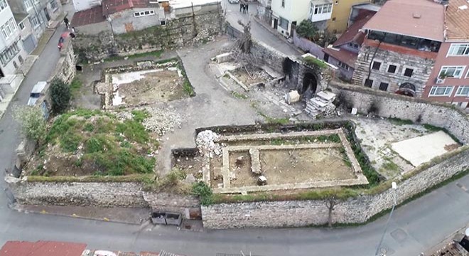  Korunması Gerekli Kültür Varlığı  olarak tescilli ama harap halde