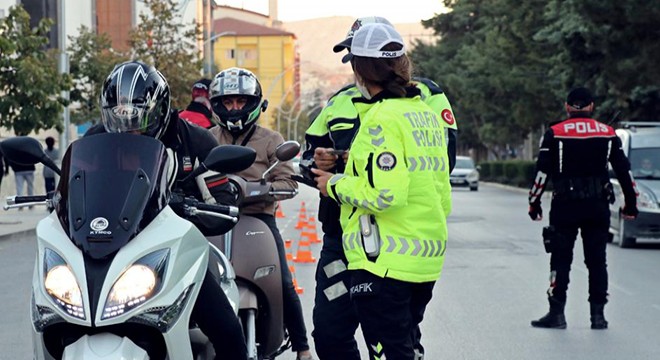  Türkiye Güven Huzur  uygulamasında aranan 1111 kişi yakalandı