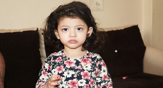 1'inci kattan düşen küçük kızı, çamaşır ipi kurtardı
