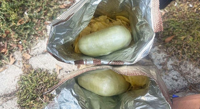 1 kilo esrarı cips paketlerine gizlemişler