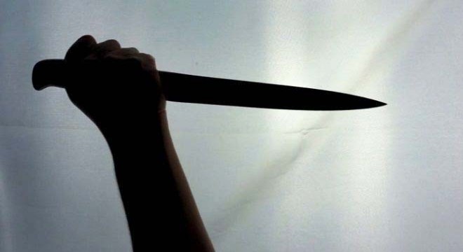 10 yıllık eşi çalışmak isteyince bıçaklayarak öldürdü