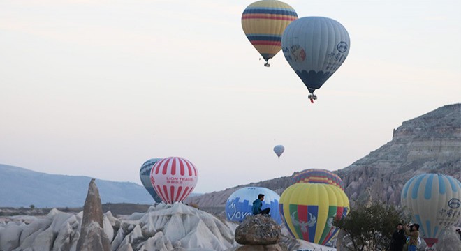 100’üncü yılda 100 balon, 100 bayrakla havalandı