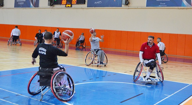 11 yaşında bacağını kaybeden Özgenç’in hayatını basketbol değiştirdi