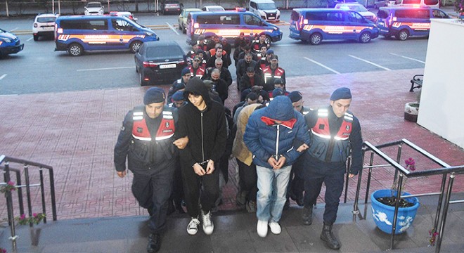 12 milyonluk vurgun yapan 25 şüpheli adliyede