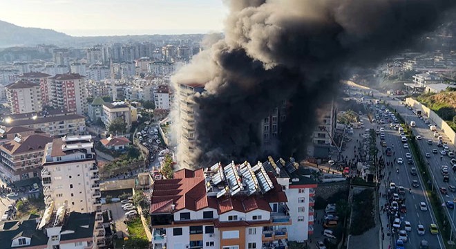 12 katlı binada çıkan yangında büyük zarar oluştu