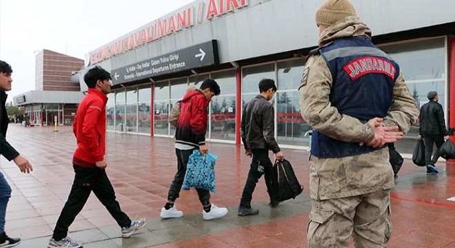 136 Afgan kaçak göçmen daha ülkelerine gönderildi