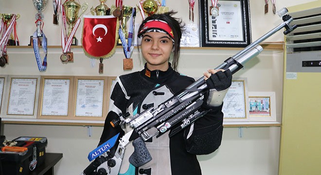 14 yaşındaki Elif, dünya şampiyonasında Türkiye'yi temsil edecek