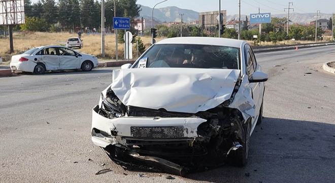 14 yaşındaki sürücü kaza yaptı: 1 yaralı