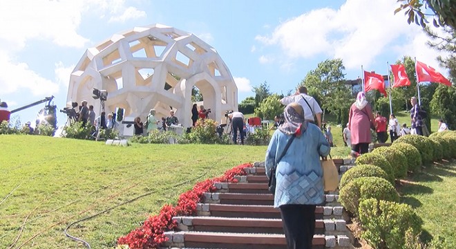 15 Temmuz Şehitler Anıtı’na ziyaretçi akını