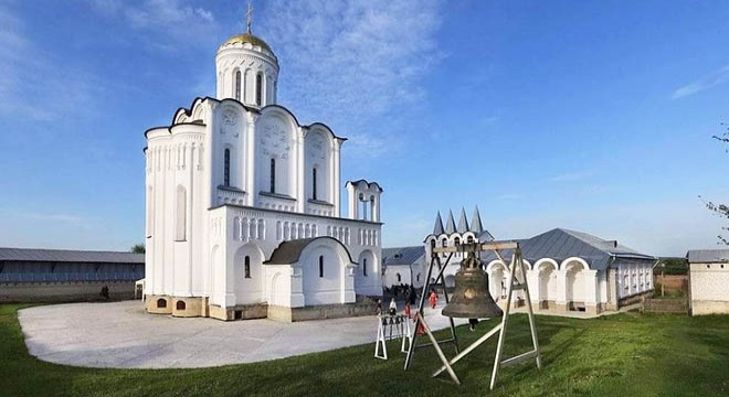 160 yıllık manastır, saldırılarda ağır hasar gördü