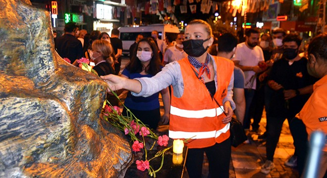 17 Ağustos Depremi'nde Avcılar'da hayatını kaybedenler anıldı