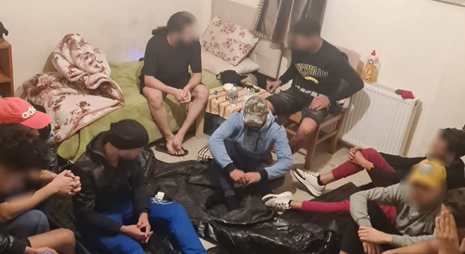 18 kaçak göçmeni İstanbul'a getiren şüpheliler tutuklandı