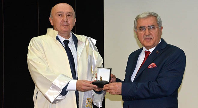 18 yıl önce göreve başladığı üniversitenin rektörü oldu