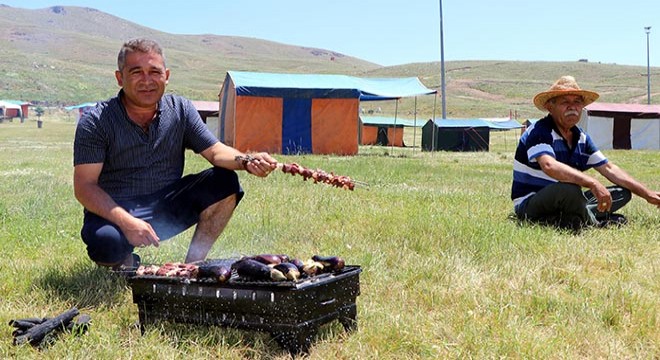 2 bin 200 metredeki yaylada çadır tatili