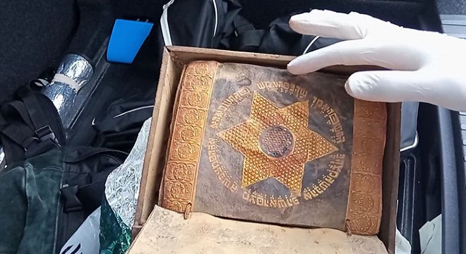 2 bin 500 yıllık Tevrat'ı satmaya çalışan 5 kişi yakalandı