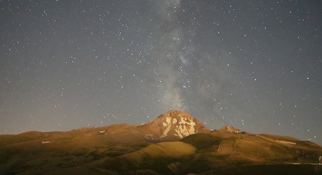 2 bin 650 metre yükseklikte meteor yağmuru