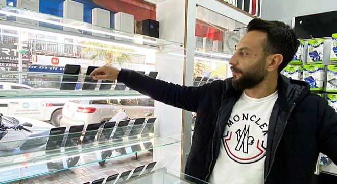 2 dakikada 5 cep telefonu çaldı