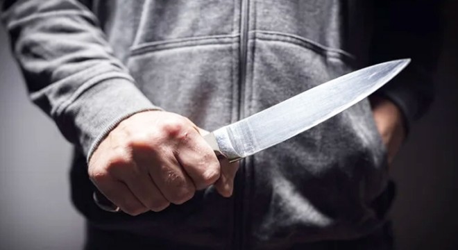 2 kişinin bıçaklı ve sopalı kavgası kamerada