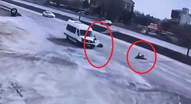2 öğrencinin ağır yaralandığı kaza kamerada