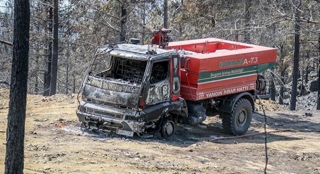 2 ormancının hayatını kaybettiği arazöz, direksiyon simidine kadar yanmış