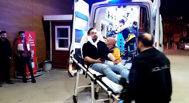 2 otomobil çarpıştı: 5 yaralı