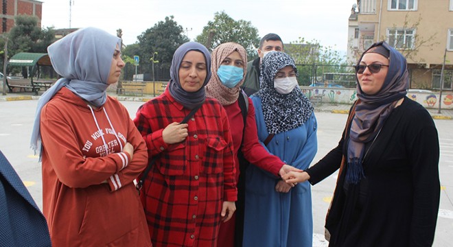 2 veli, öğrenciye ceza veren öğretmeni darbetti