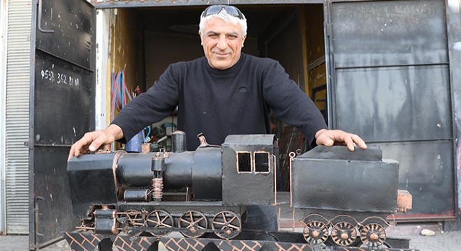 20 yıldır Mardin'e gelmeyen yük treninin maketini yaptı