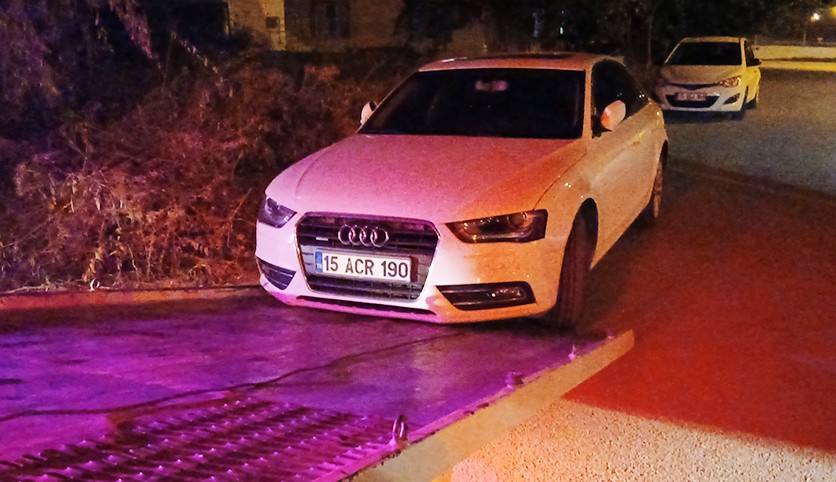 'Dur' ihtarına uymayan sürücü, otomobili bırakıp kaçtı