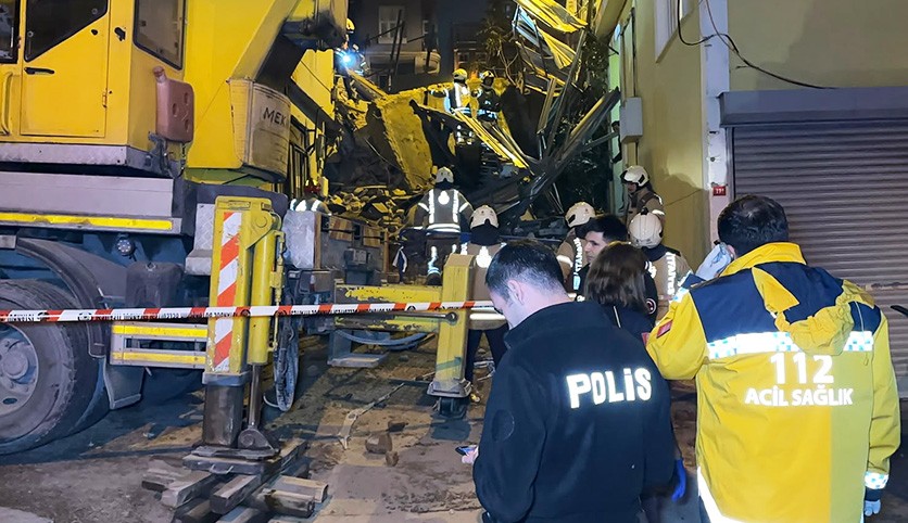 5 katlı metruk bina çöktü; arama çalışmaları tamamlandı