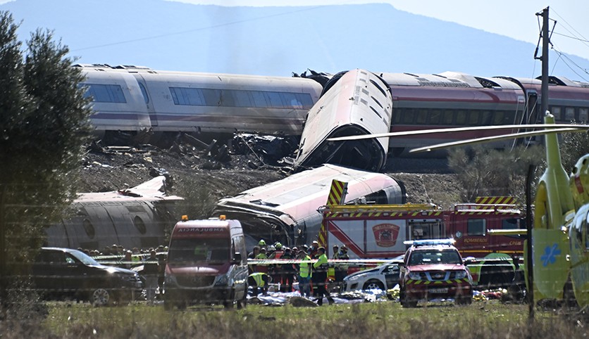 68 kişinin öldüğü tren kazası sonrası 3 günlük ulusal yas ilan edildi