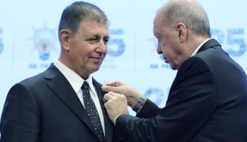 AKP rozetini takan Cemil Tugay'dan peş peşe iki hamle