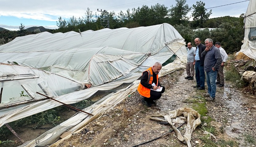 Antalya Büyükşehir ekipleri gece boyu sahada görev yaptı