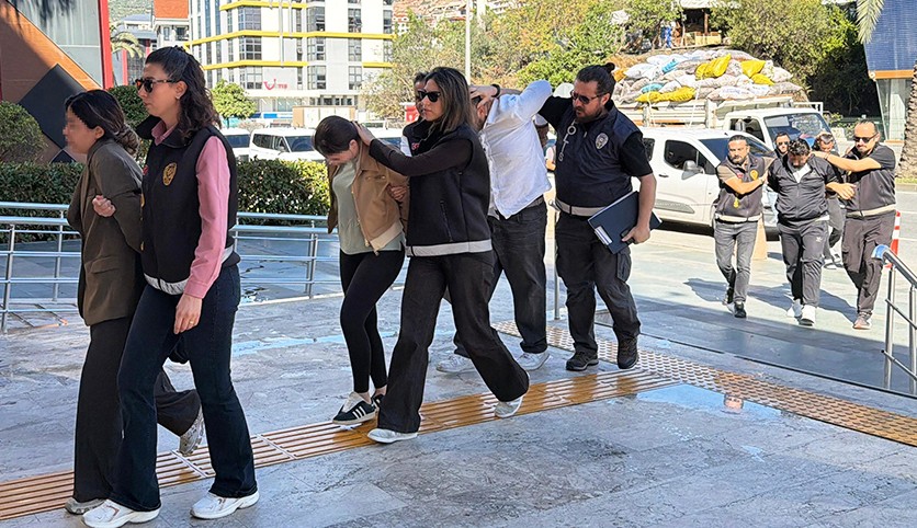Antalya'da 15 milyon avroluk senet şantajı iddiasına 8 gözaltı