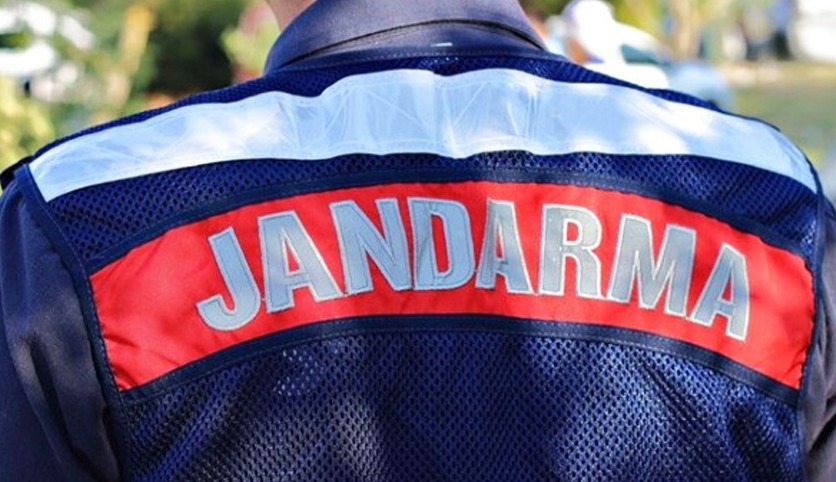 Antalya'da 2 firari hükümlüyü jandarma yakaladı