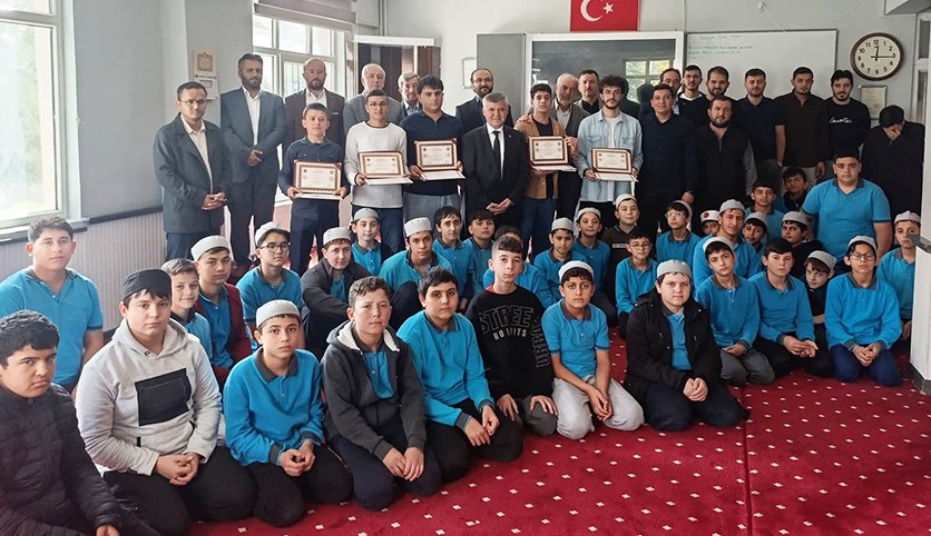 Antalya'da erkek hafızların belge sevinci