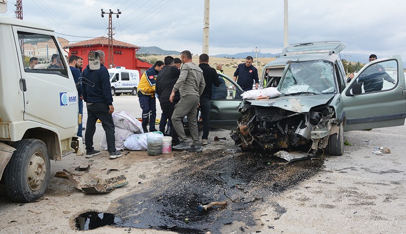 Antalya'da kaza: 1 ölü, 2 yaralı