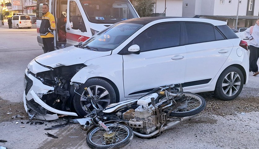 Antalya'da lise öğrencisi kazada yaralandı