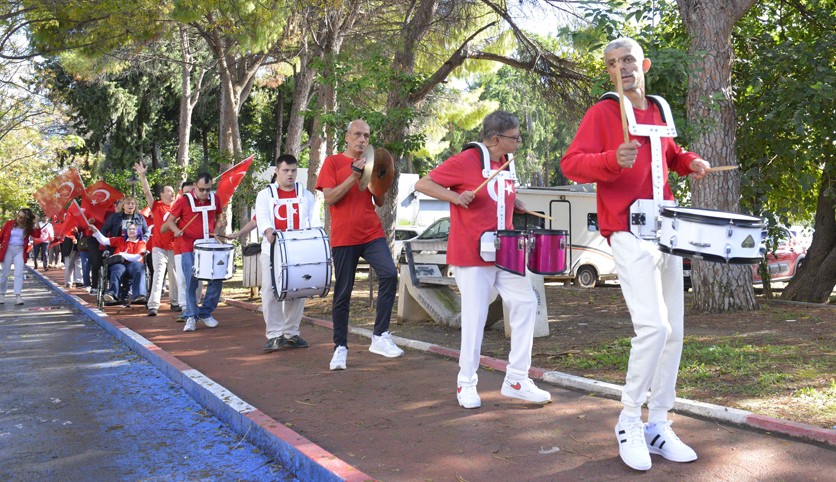 Antalya'da özel bireylerden Cumhuriyet coşkusu