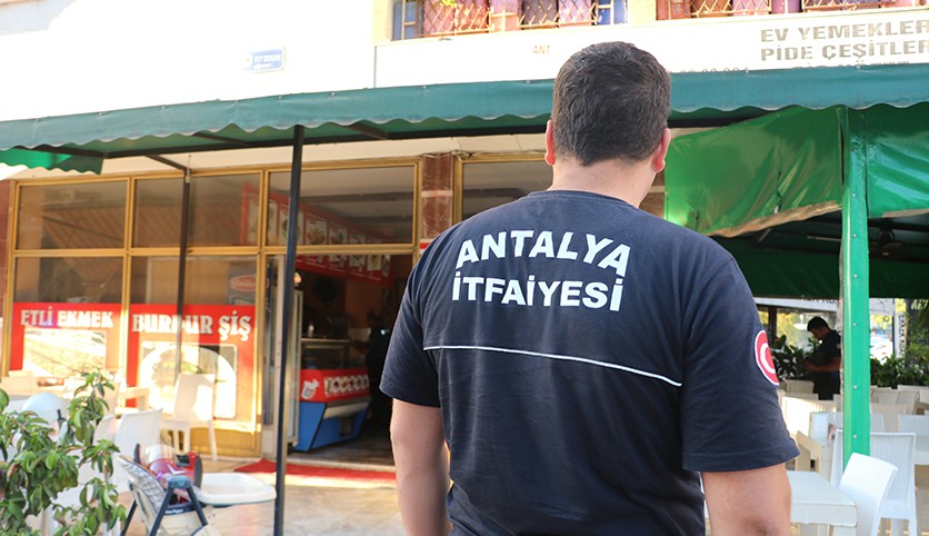 Antalya'da restoranın bacası yandı