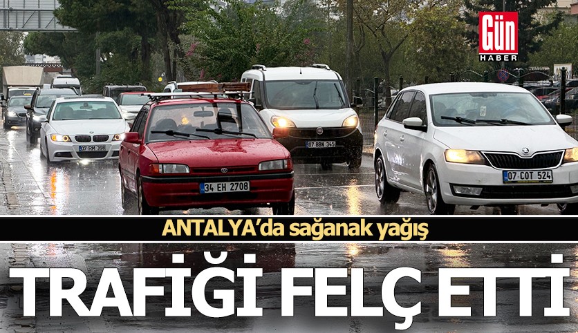 Antalya’da sağanak yağış trafiği felç etti
