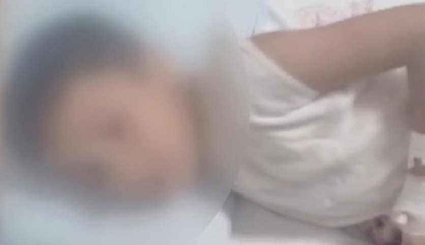 Arkadaşları tarafından kolonya dökülüp ateşe verilen çocuk yaralandı