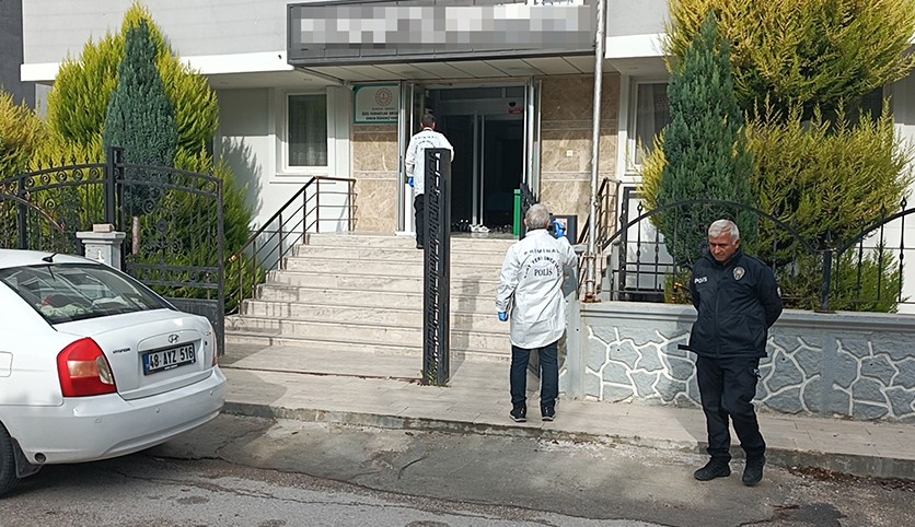 Aşçı yardımcısı odasında ölü bulundu