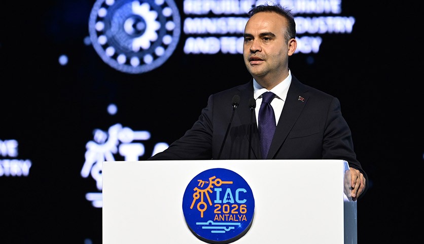 Bakan Kacır'dan, Uluslararası Uzay Kongresi diplomasisi