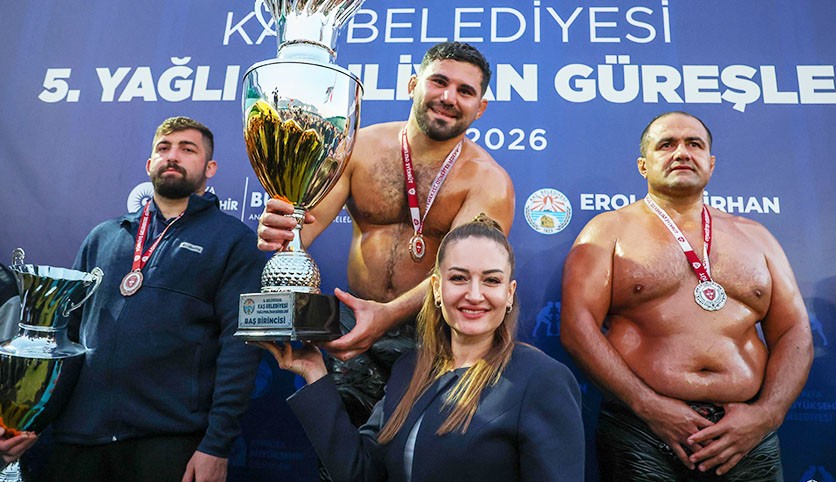 Başkan Vekili Özdemir, kadın muhtarlarla güreşleri izledi