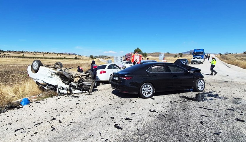 Burdur’da 3 otomobilin karıştığı kazada ölü sayısı yükseldi