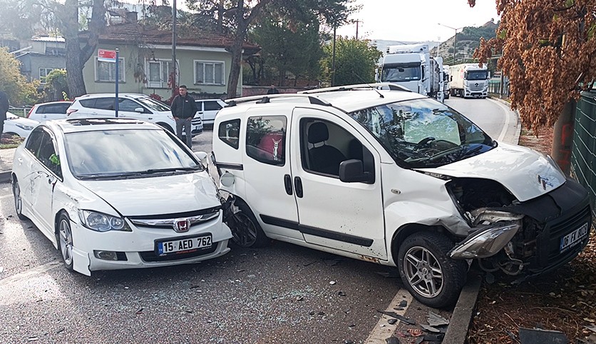 Burdur'da zincirleme kaza