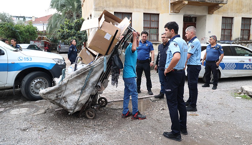 Büyükşehir’den Balbey’de hurda operasyonu