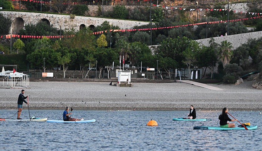 Deniz polisinden Konyaaltı'nda SUP board denetimi