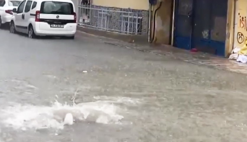 Evlerini iki haftada iki kez su bastı: Sokakta kaldık