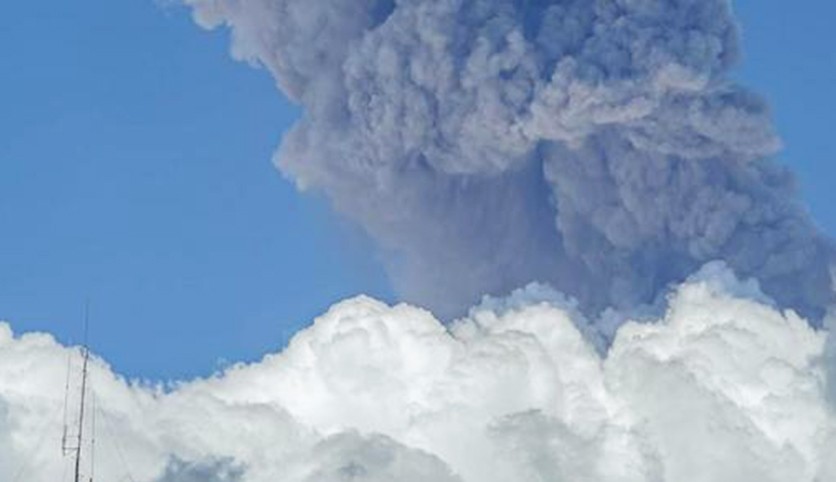 Filipinler'deki Mayon Yanardağı’nda patlama
